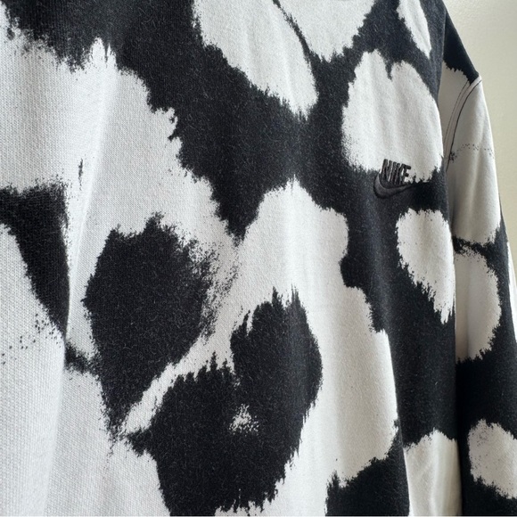 Nike Black & White Abstract Animal Print Crewneck Sweatshirt – Size M - Picture 5 of 10